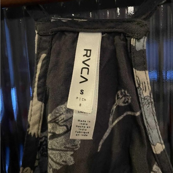 RVCA summer top - Picture 2 of 3